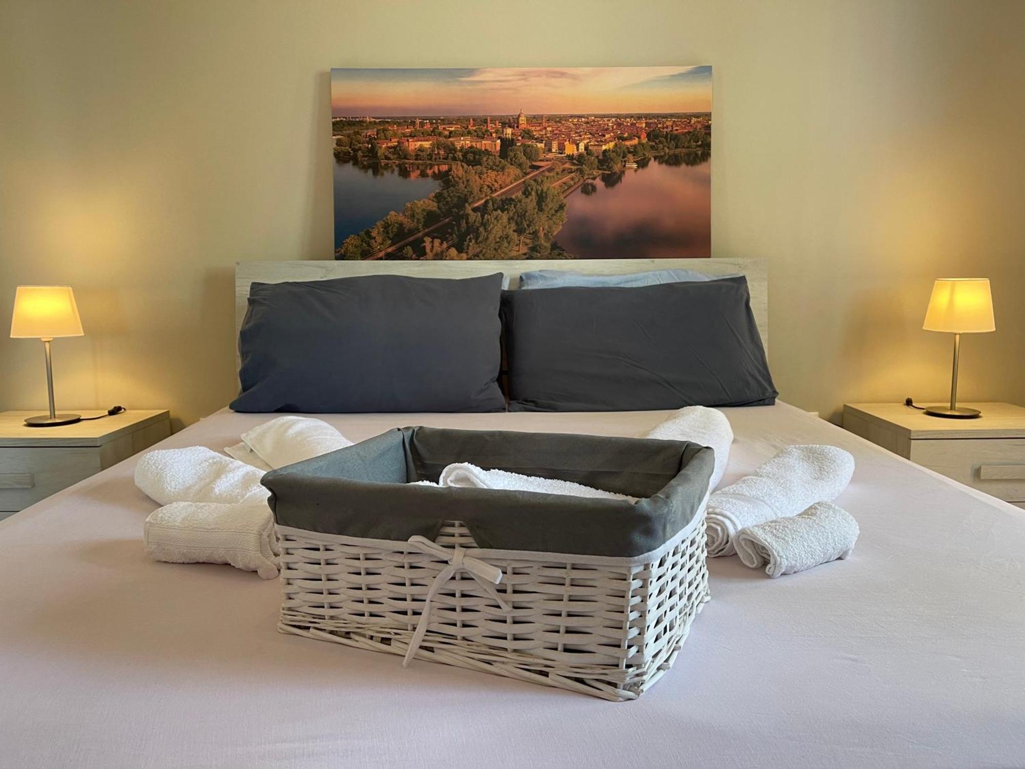 Lotus Home Eleganza E Accoglienza A מאנטובה מראה חיצוני תמונה